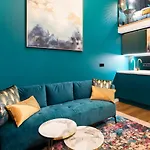 Golden In Center By Easyrentals