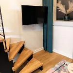 Golden In Center By Easyrentals 아파트