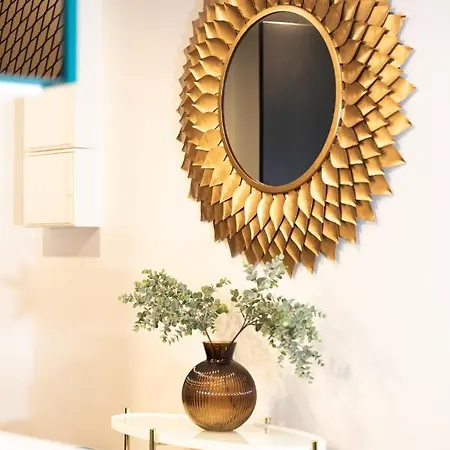 Golden In Center By Easyrentals טרטו
