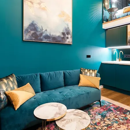 Golden In Center By Easyrentals