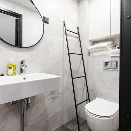 Golden In Center By Easyrentals