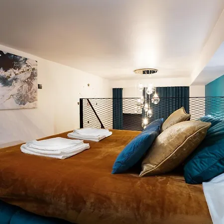 Golden In Center By Easyrentals Apartman *