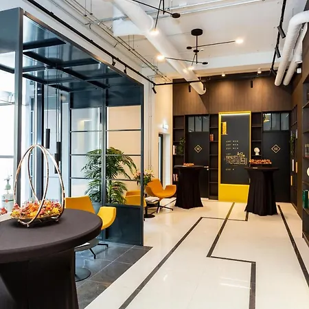 Golden In Center By Easyrentals Διαμέρισμα