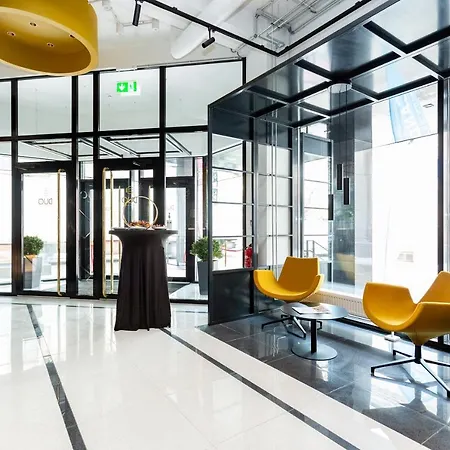 Golden In Center By Easyrentals *