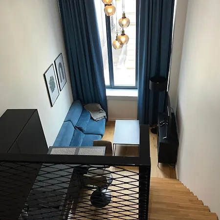 Golden In Center By Easyrentals * טרטו