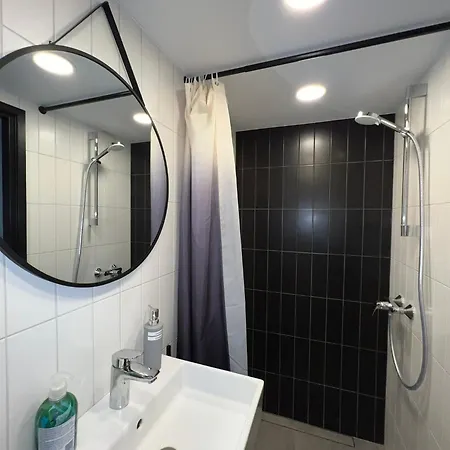 Golden In Center By Easyrentals דירה *