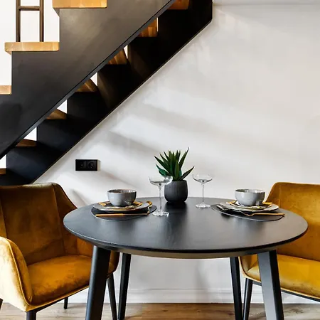 Golden In Center By Easyrentals