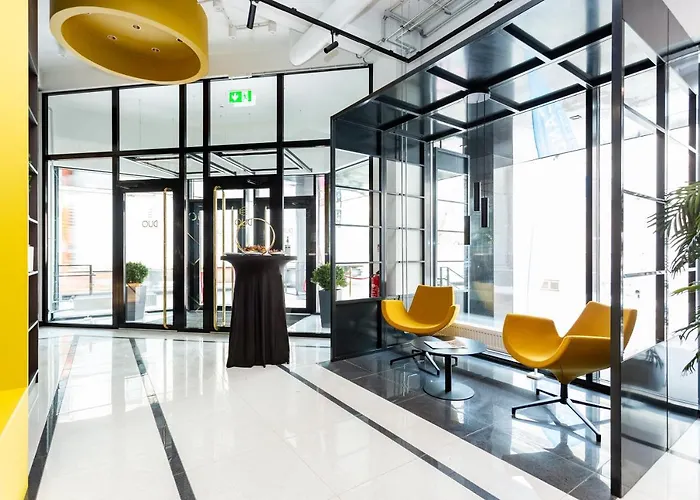 Golden In Center By Easyrentals *