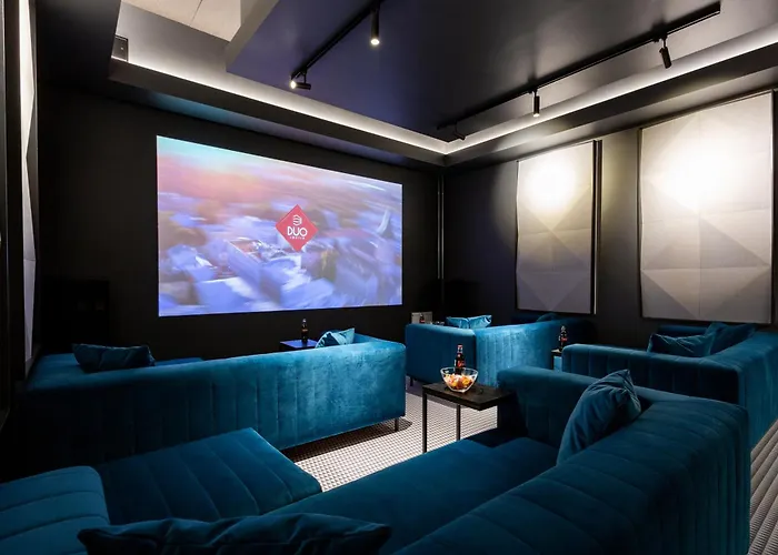 Golden In Center By Easyrentals *